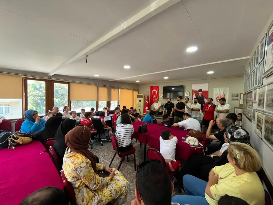 Kulüp lokalinde veli ve sporcu toplantısı